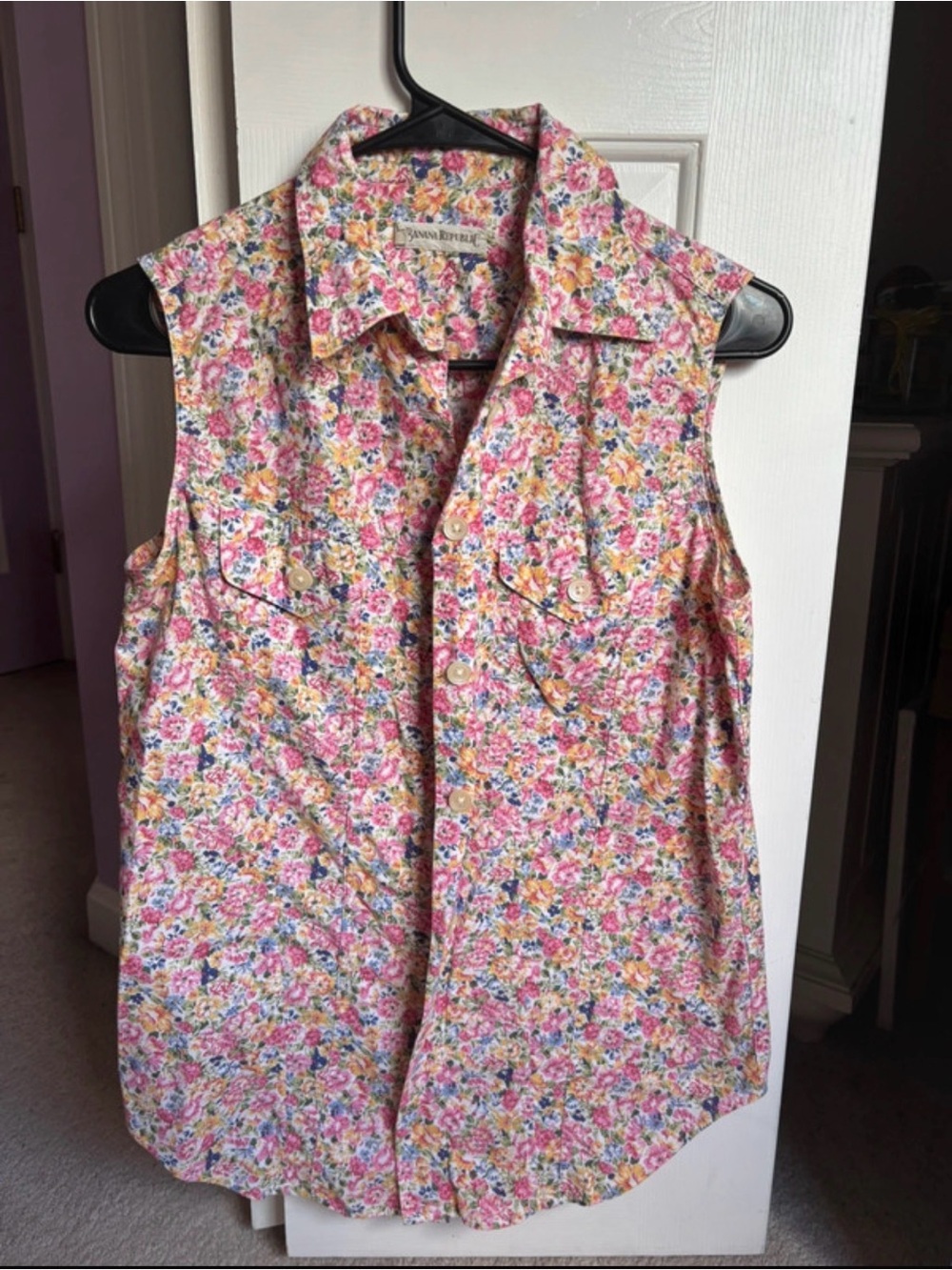 Banana Republic Pink Multi Floral Sleeveless Button-Up Top